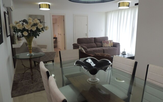 Lindo Amplo 3 Quarto em Prédio Frente Mar