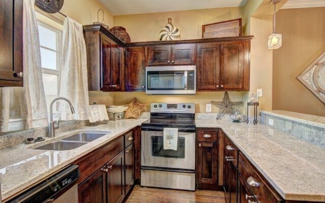 Blondie's Beachhouse - 3 Br Condo