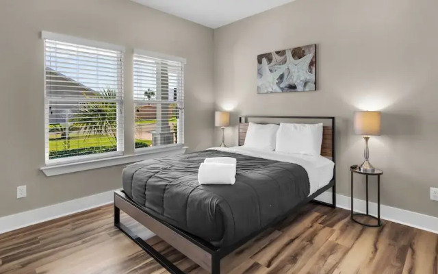 Cozy 4-br Beachside Escape