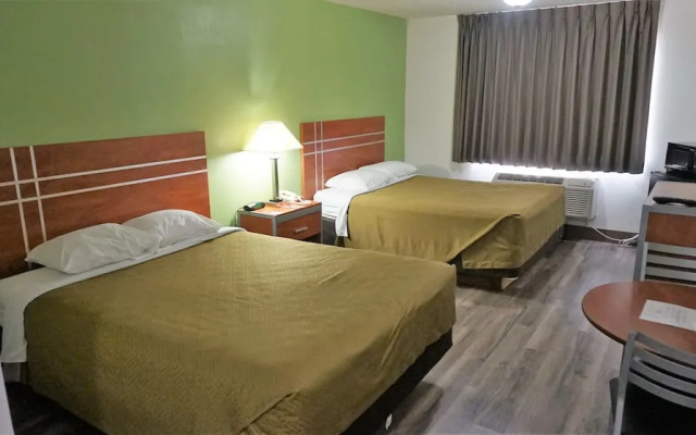 Econo Lodge & Suites