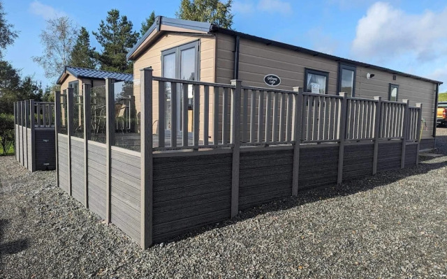 Charming 2-bed Lodge in Newton Stewart