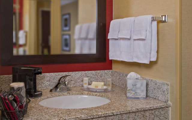 Courtyard by Marriott Richmond Northwest