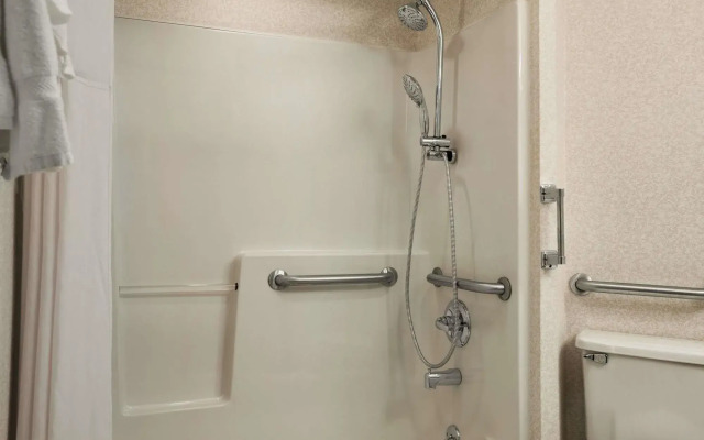 Days Inn by Wyndham Shelburne/Burlington