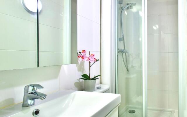 B 841  - Saint Germain des Près - Spacieux appartement