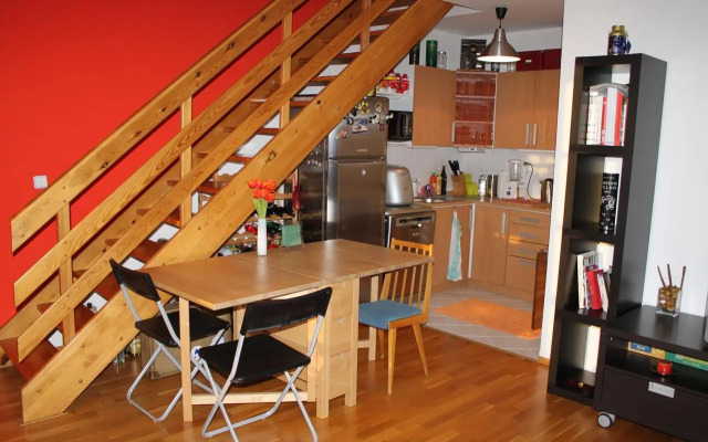 Sunny Two-story Apartment Kyje