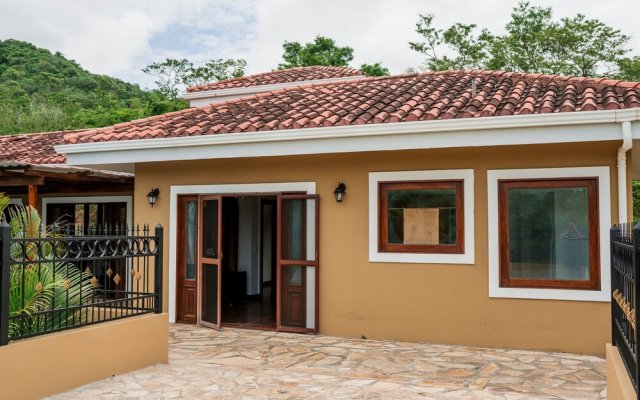 Exquisite Private Coastal Retreat 3 Bedroom Home by Redawning