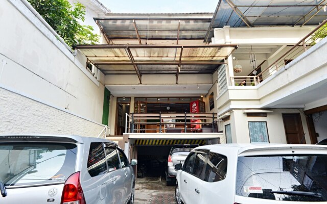 ZEN Rooms Basic Surya Sumantri Pasteur