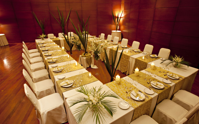 Suites Camino Real