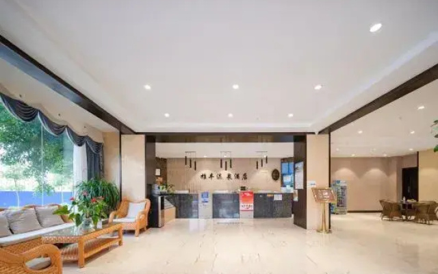 Mile Xiongfeng Hot Spring Hotel (Huquan Ecological Park)