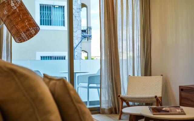 Newport House Playa Boutique Hotel - Beach Club Access
