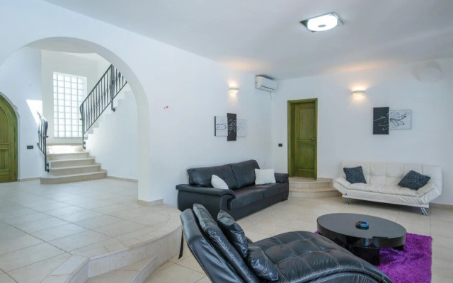Beautiful Home in Valtura With Wifi and 5 Bedrooms