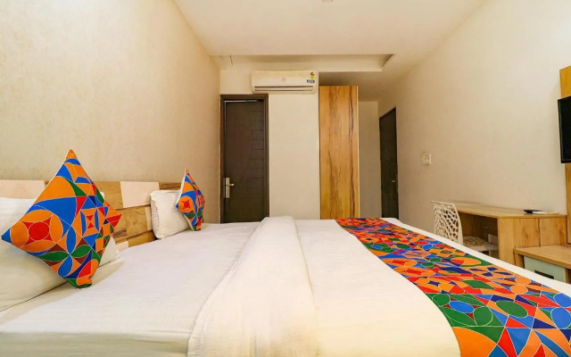 Fabhotel The Royal Oak