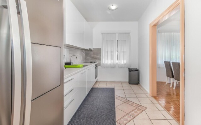 Nice Home in Dramalj With Wifi and 7 Bedrooms