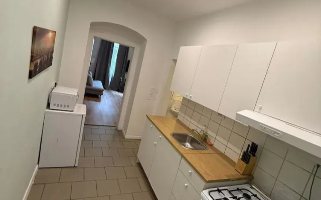 Comfy 2BR Apt Westbahnhof Area
