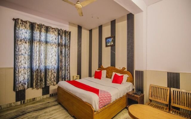 OYO 24753 Hotel Preet