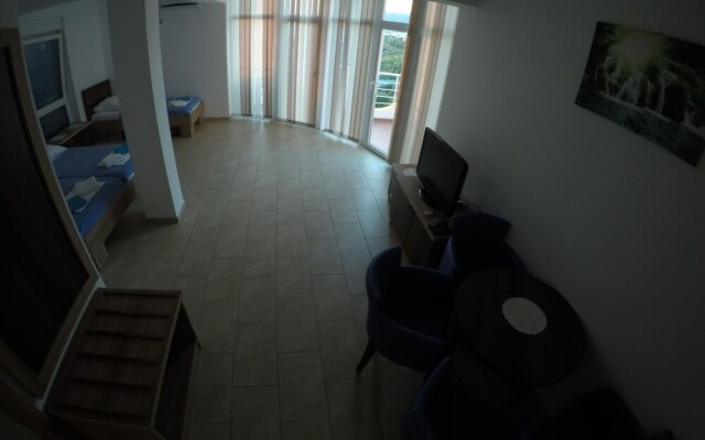 Belvedere Apartments with Seaview