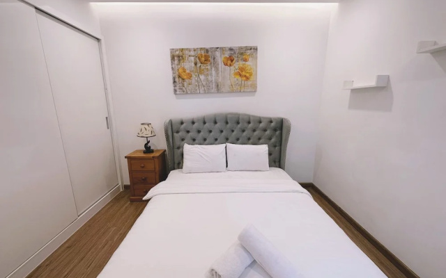 Luna's House Luxury Apartment at Vinhomes Metropolis