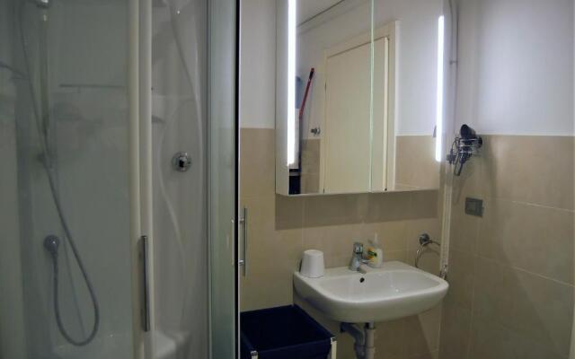 Modern & Bright Flat - 2 Min From the Sea