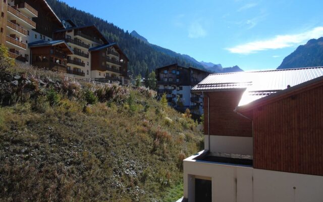 Lou Services Apartment CB18 LSI 001