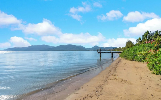 Rainforest Reef Retreat - Esplanade Ground-floor Apartment