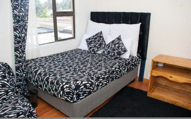 Selina Airport Lodge #Emzini