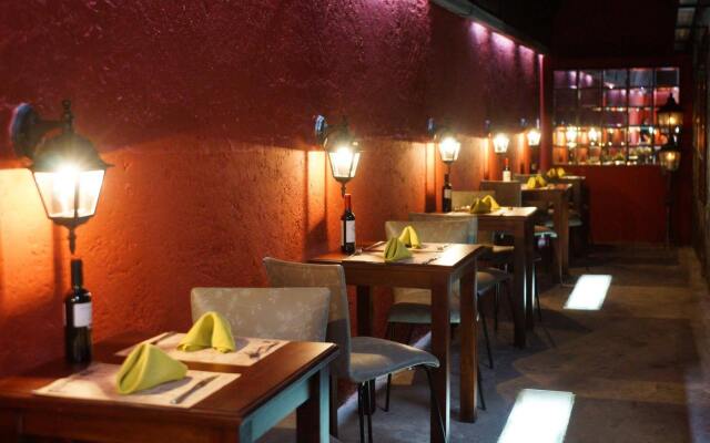 Roka Plaza Hotel Boutique