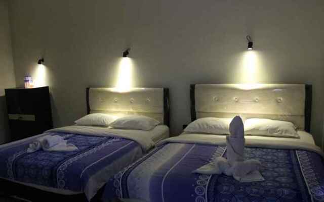 OYO 557 Hotel Prima Asri 153
