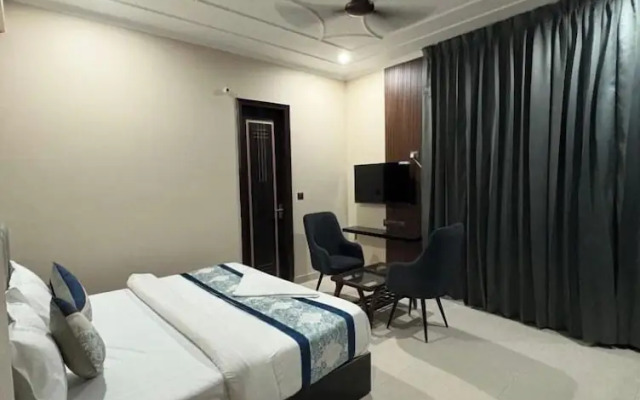 Radiant Blu Hotels Sector 70