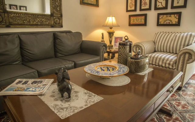 Colonial 154 H Boutique