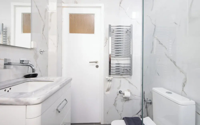 Zephyr 3-Bedroom Apartment in Athens