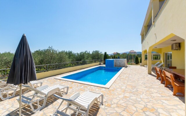 Beautiful Home in Kastel Stari With Wifi and 7 Bedrooms