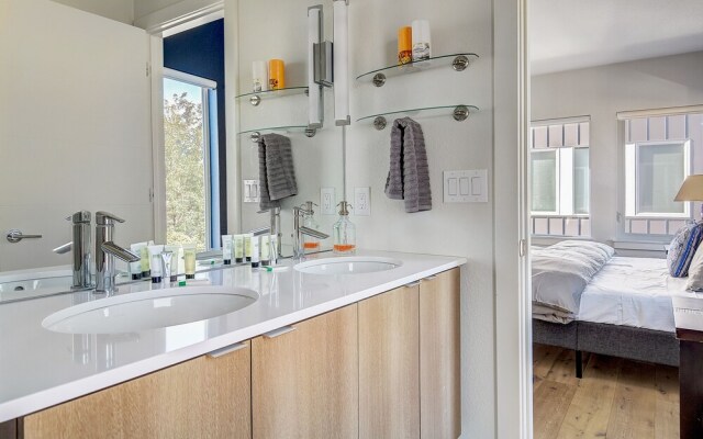 Sleek Modern Townhome in Heart of Denver