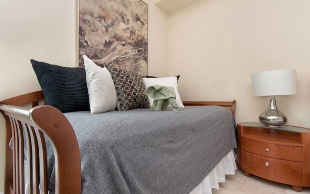 Stylish Modern 2bd 2bth Apt Near the Beach