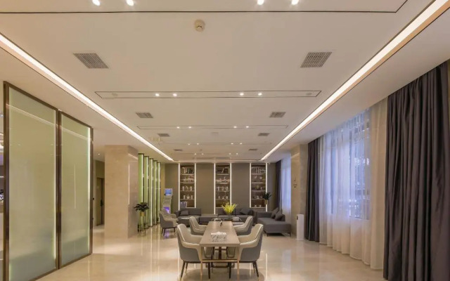 Lavande Hotel Wuhan 2nd Guanggu Road