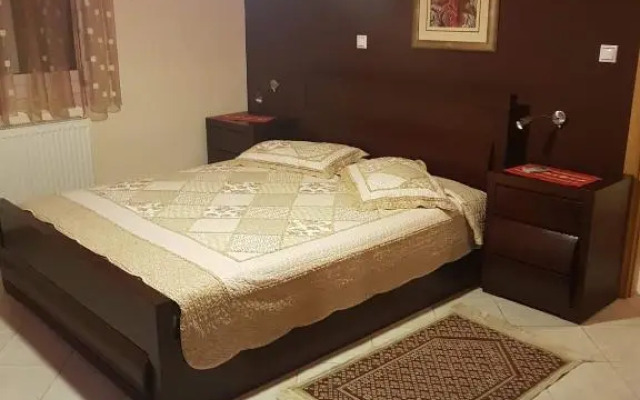 Flexible 2 floor(1st and 2nd floor) house with private parking