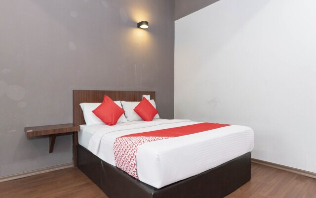OYO 495 Kluang Parade Hotel
