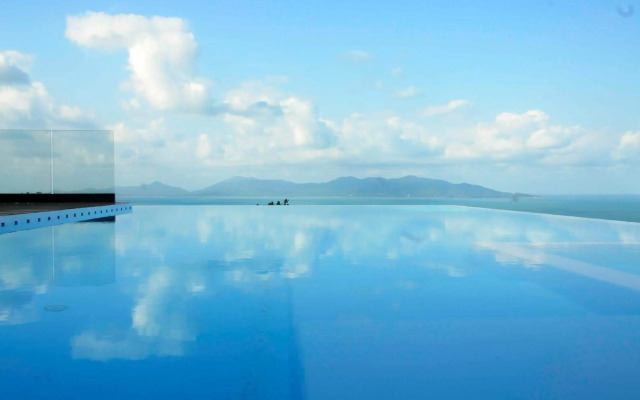 Luxury Villa Crystal Blue