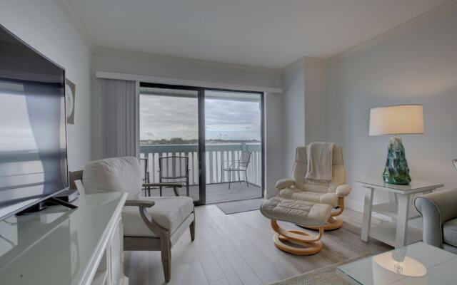 Beach Palms Unit 2B by Anna Maria