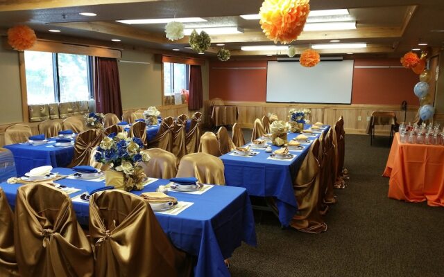 AmericInn Lodge & Suites Oswego