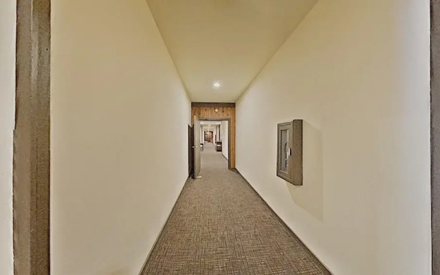 Spacious 2 Bedroom Condo with Loft! Stargazing, Quiet Neighborhood! by RedAwning