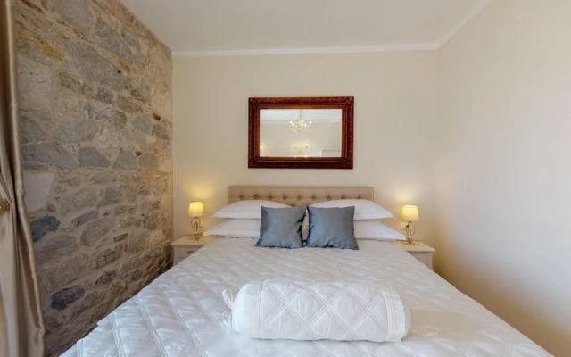 Chrysanta Apartments