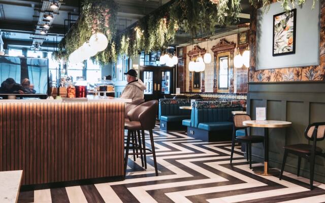 The Royal Bar & Shaker