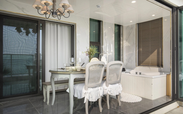 Lim Sea Side Poolvilla Pension