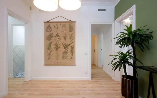 Luxurious Decor 4bdr Apt in Central, Eixample