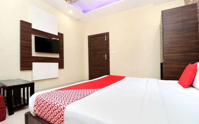 Oyo 22579 Azaad Lifestyle