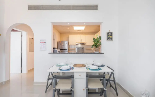 Modern 1-bed With Scenic Golf Course View