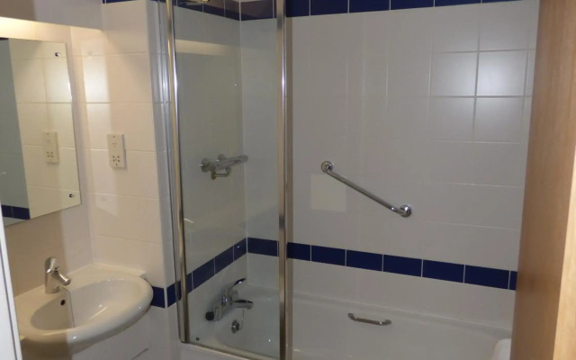 Warrington M6 Motel J20/M6 Lymm Services