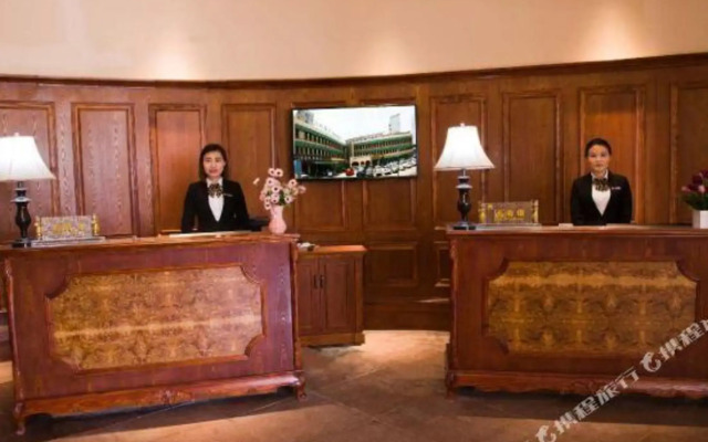 Royal Hotel