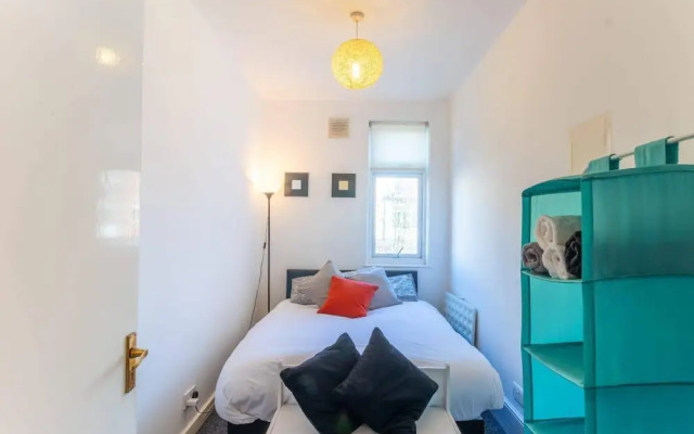 Rayleigh Retreat-spacious Family 3 Bed Apartment