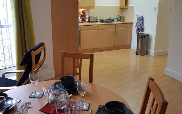 Executive Open Plan Apartment in Leith